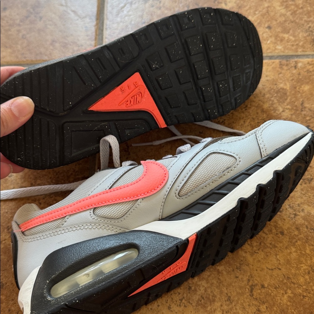 Girls Nike Air Max Sneakers with Gray and Pink Highlights size 4.5 - Picture 4 of 4